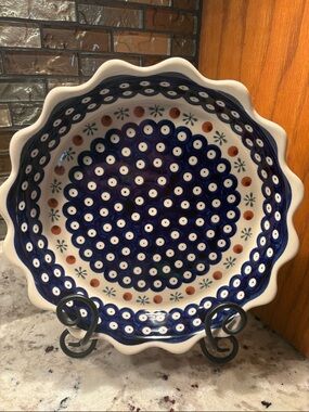 Pie or quiche baker Hand-Painted Scalloped Ceramic Serving Bowl - Blue & White